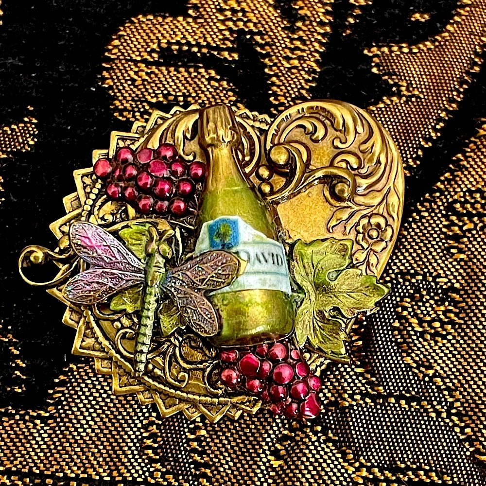 ♥️ ON HOLD UNTIL FOUND Vintage Green WINE Bottle Dragonfly ‘n GRAPES pin brooch